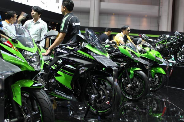 Kawasaki-ninja-motor-expo-2015-1