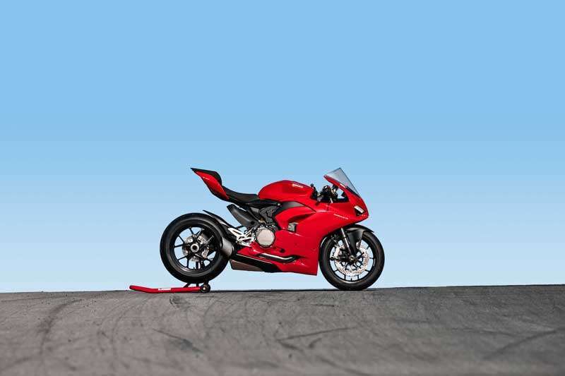 2020-ducati-panigale-v2-first-look-review-23 (1)