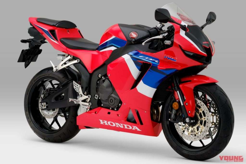 CBR600RR ใหม่มาพร้อมกับ winglet ซึ่งทำให้คุณรู้สึกถึง DNA ของ CBR1000RR-R พร้อมท่อไอเสียเดินคอออกท้ายใต้เบาะ ยังคงความเท่ไว้เหมือนเดิม