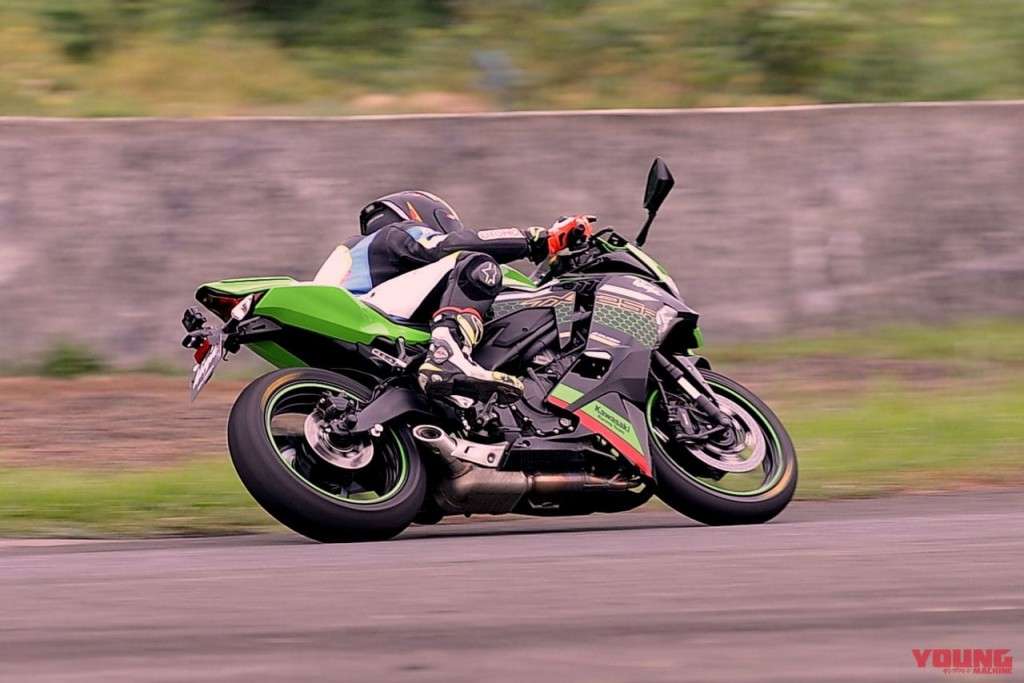 003_Ninja-ZX-25R_04_F-Yosi-1