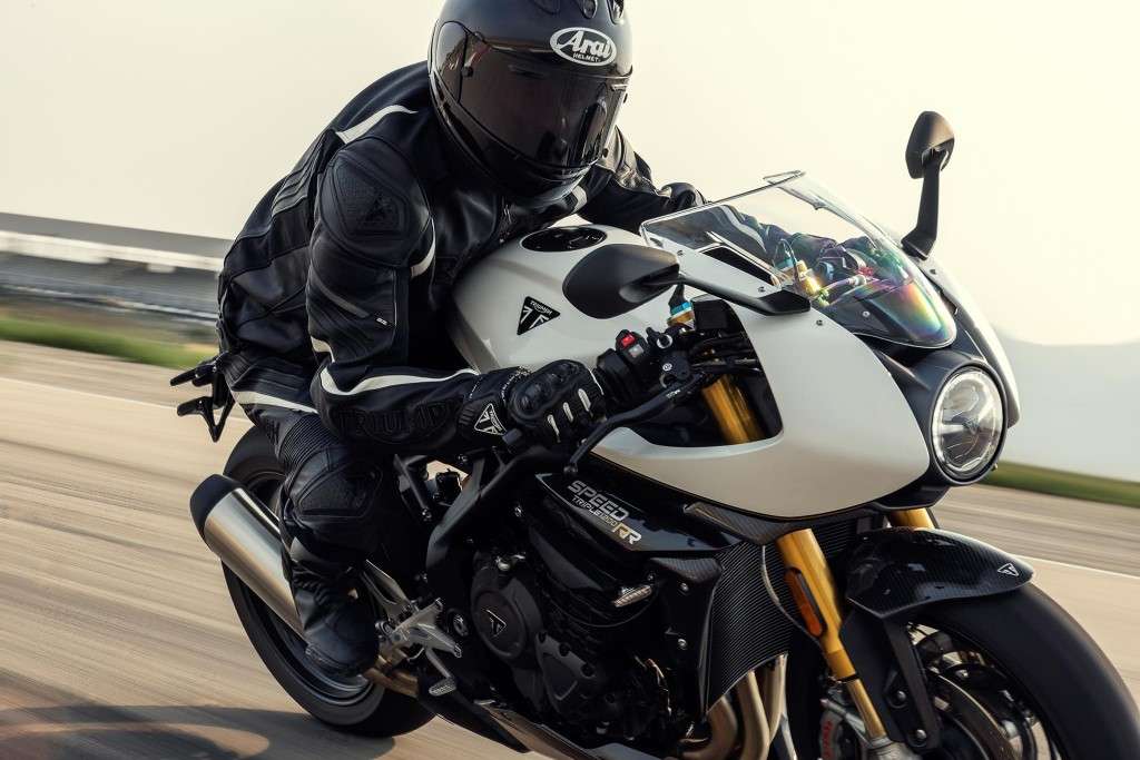 Speed-Triple-1200-RR_Accessorized_2