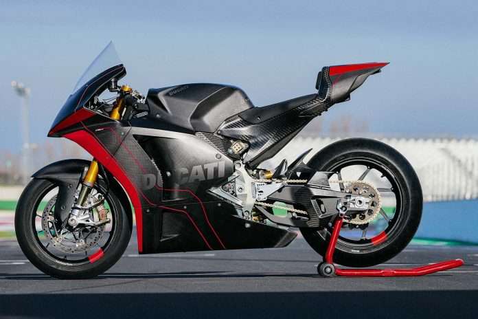 ducati-electric-motorcycle-first-look-V21L-motoe-world-cup-696x464