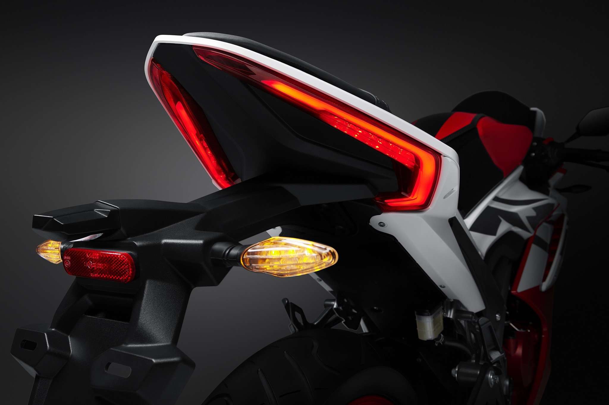 GPX-Demon-GR200R-2021-4-Valves-phien-ban-moi-chayxe-vn-17