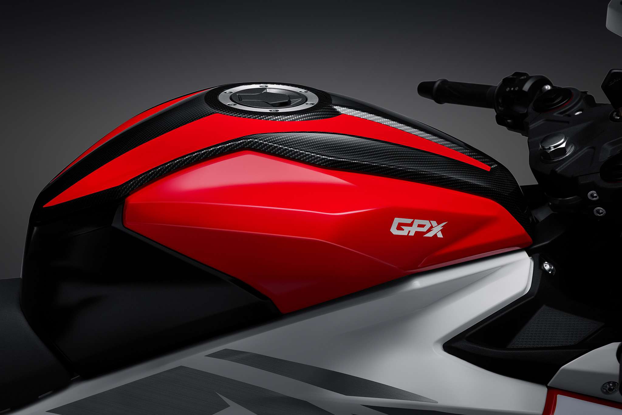 GPX-Demon-GR200R-2021-4-Valves-phien-ban-moi-chayxe-vn-7